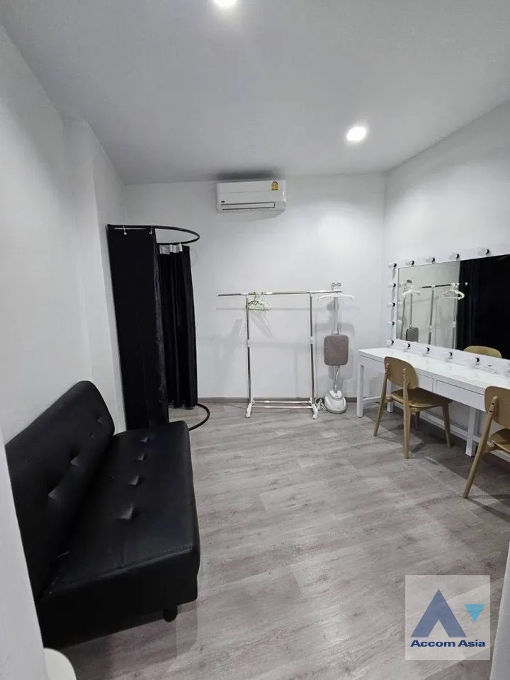 7  House For Rent in Pattanakarn ,Bangkok  AA38767
