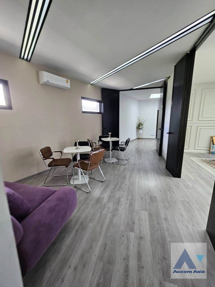  1  House For Rent in Pattanakarn ,Bangkok  AA38767