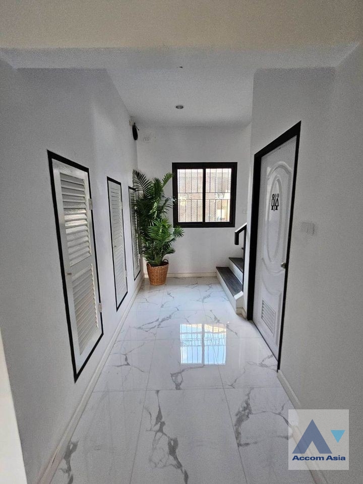 9  House For Rent in Pattanakarn ,Bangkok  AA38767