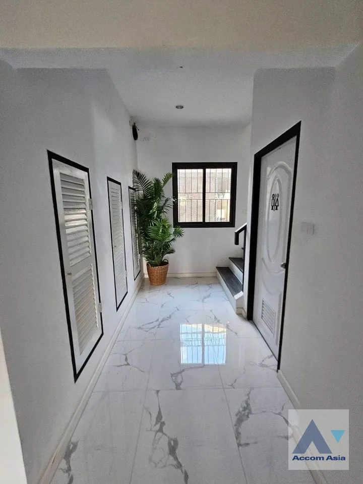 9  House For Rent in Pattanakarn ,Bangkok  AA38767