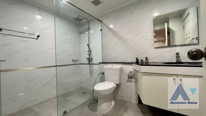 7  2 br Apartment For Rent in Sukhumvit ,Bangkok BTS Phrom Phong at Low-rise apartment, Walk 400m to BTS AA38825