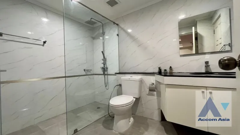 7  2 br Apartment For Rent in Sukhumvit ,Bangkok BTS Phrom Phong at Low-rise apartment, Walk 400m to BTS AA38825