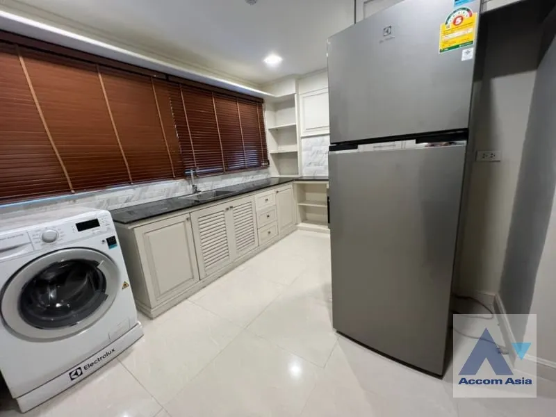 unit 2 Bedrooms  Apartment For Rent in Sukhumvit, Bangkok  near BTS Phrom Phong (AA38825)