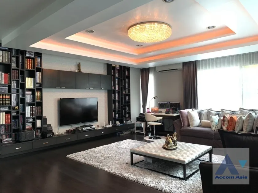 unit 3 Bedrooms  Townhouse For Sale in Ratchadaphisek, Bangkok  (AA38832)
