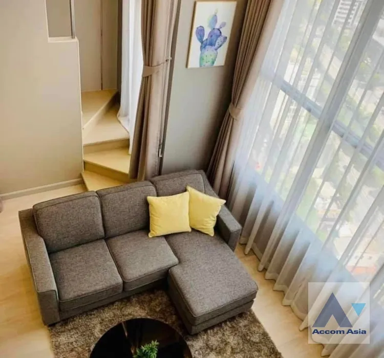 unit 1 Bedroom  Condominium For Rent in Sathorn, Bangkok  near BTS Chong Nonsi (AA38845)