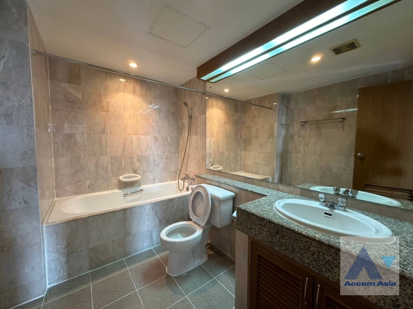 17  5 br Apartment For Rent in Sathorn ,Bangkok MRT Lumphini at Low rise Building AA38850