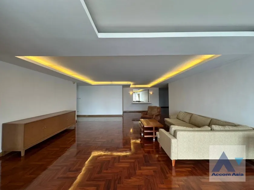 unit 5 Bedrooms  Apartment For Rent in Sathorn, Bangkok  near MRT Lumphini (AA38850)