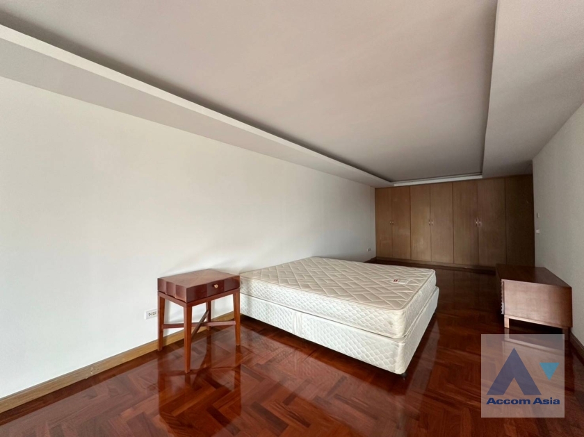 10  5 br Apartment For Rent in Sathorn ,Bangkok MRT Lumphini at Low rise Building AA38850