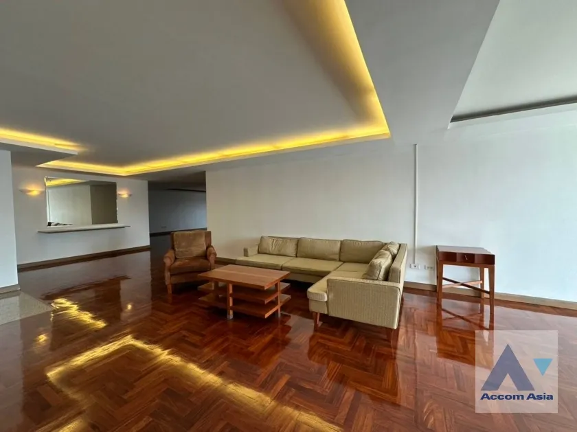 unit 5 Bedrooms  Apartment For Rent in Sathorn, Bangkok  near MRT Lumphini (AA38850)