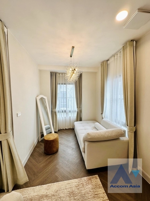 11  4 br House for rent and sale in Latkrabang ,Bangkok ARL Ban Thap Chang at Nantawan Rama 9 New Krungthepkreetha AA38853