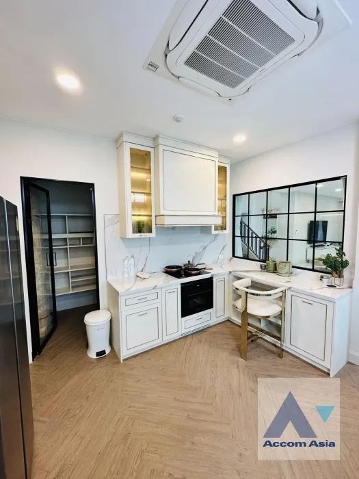 17  4 br House for rent and sale in Latkrabang ,Bangkok ARL Ban Thap Chang at Nantawan Rama 9 New Krungthepkreetha AA38853