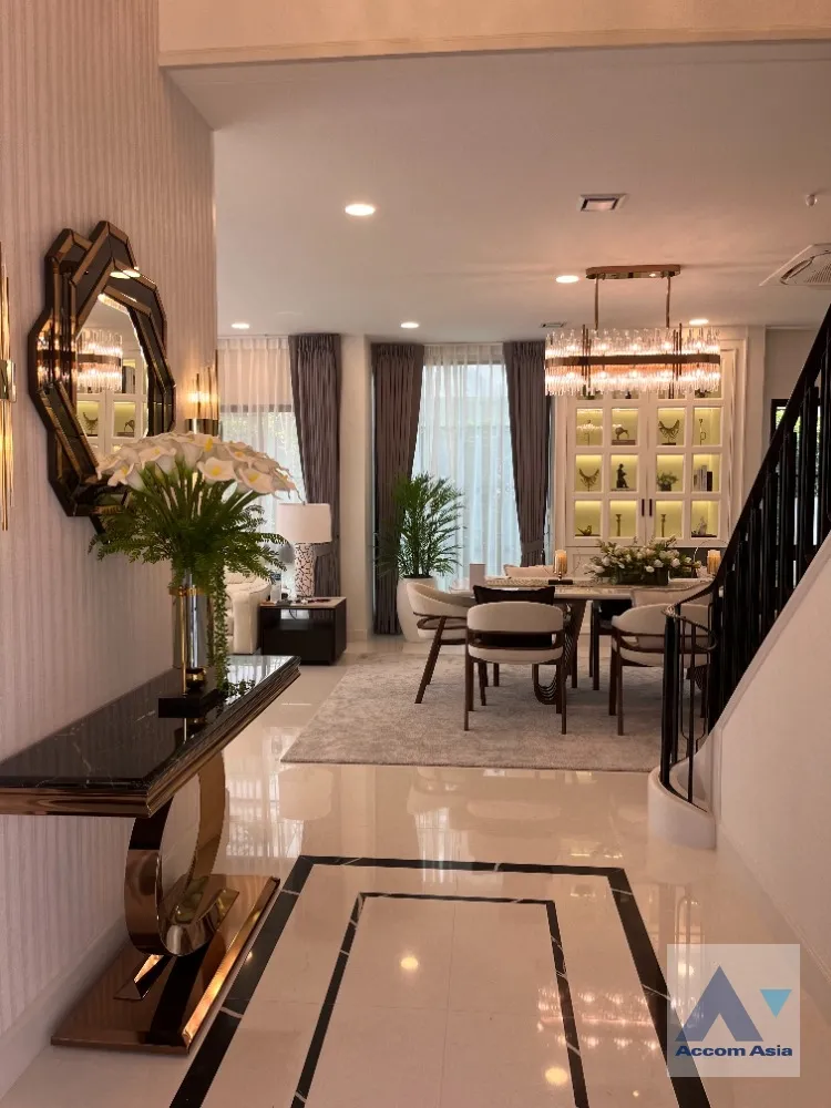 unitSuper Luxury, Split-type Air, Fully Furnished, Corner Unit, Garden View, Garden, Common Pool |  4 Bedrooms  House For Rent in Latkrabang, Bangkok  near ARL Ban Thap Chang (AA38859)