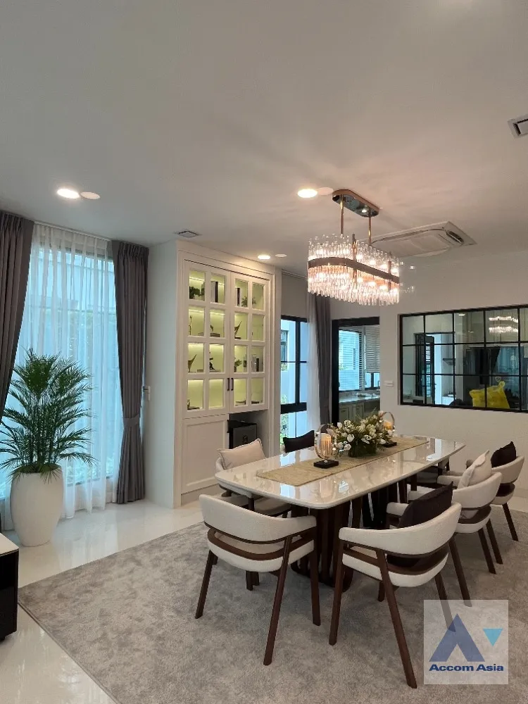 unitSuper Luxury, Split-type Air, Fully Furnished, Corner Unit, Garden View, Garden, Common Pool |  4 Bedrooms  House For Rent in Latkrabang, Bangkok  near ARL Ban Thap Chang (AA38859)