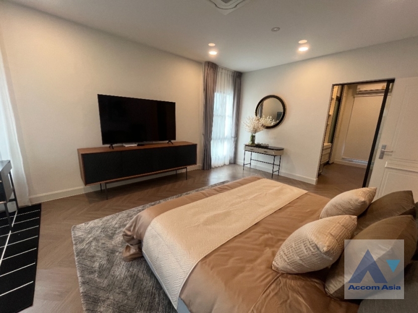 11  4 br House For Rent in Latkrabang ,Bangkok ARL Ban Thap Chang at Nantawan Rama 9 New Krungthepkreetha AA38859