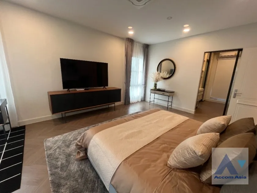 11  4 br House For Rent in Latkrabang ,Bangkok ARL Ban Thap Chang at Nantawan Rama 9 New Krungthepkreetha AA38859