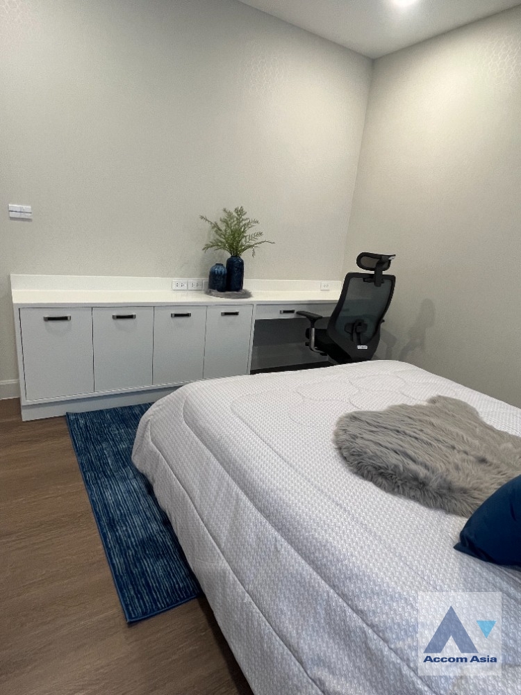 24  4 br House For Rent in Latkrabang ,Bangkok ARL Ban Thap Chang at Nantawan Rama 9 New Krungthepkreetha AA38859