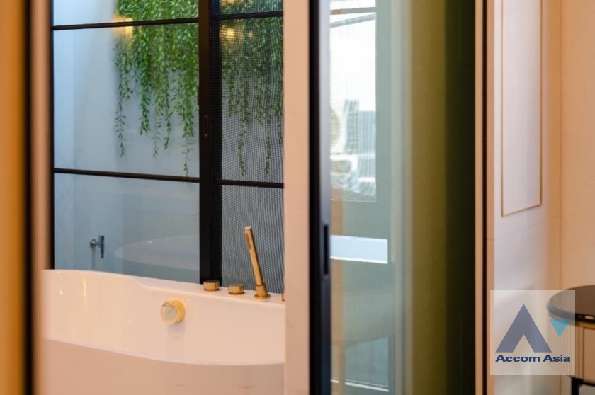 38  4 br House for rent and sale in Latkrabang ,Bangkok ARL Ban Thap Chang at Nantawan Rama 9 New Krungthepkreetha AA38862