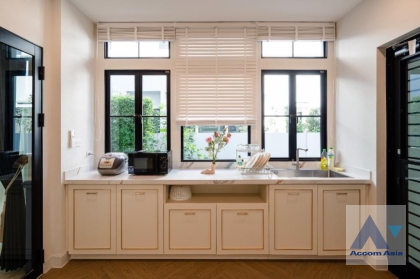 46  4 br House for rent and sale in Latkrabang ,Bangkok ARL Ban Thap Chang at Nantawan Rama 9 New Krungthepkreetha AA38862