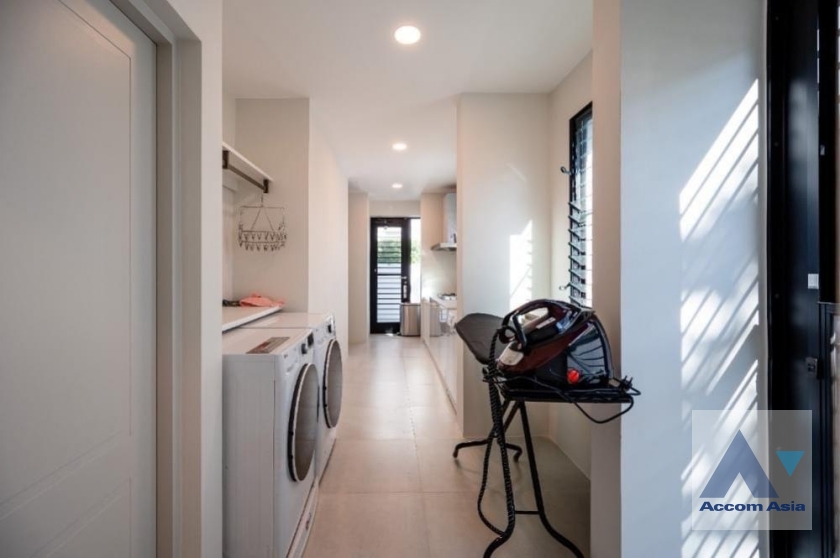 45  4 br House for rent and sale in Latkrabang ,Bangkok ARL Ban Thap Chang at Nantawan Rama 9 New Krungthepkreetha AA38862