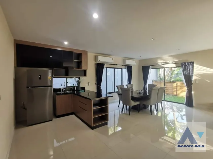 unit 4 Bedrooms  House For Rent & Sale in Pattanakarn, Bangkok  near ARL Ban Thap Chang (AA38868)