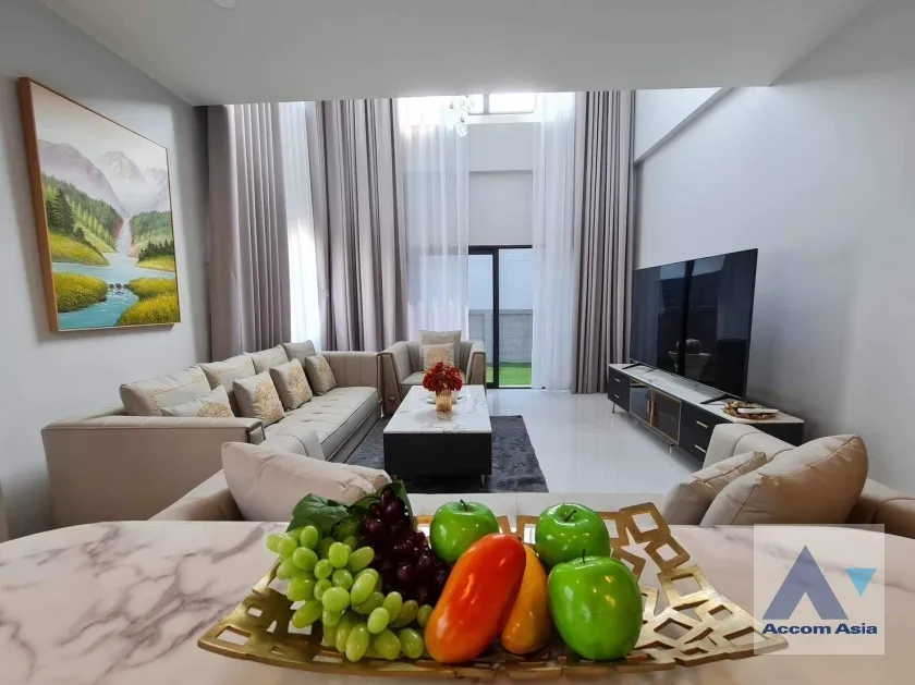 unit 4 Bedrooms  House For Rent & Sale in Samutprakan, Samutprakan  near BTS Bang Na (AA38871)
