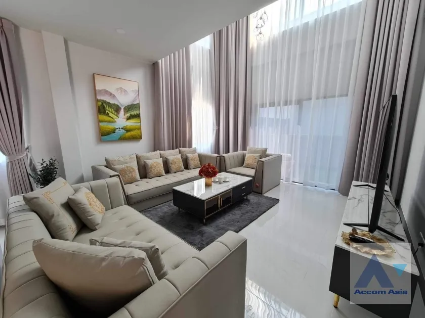 unit 4 Bedrooms  House For Rent & Sale in Samutprakan, Samutprakan  near BTS Bang Na (AA38871)