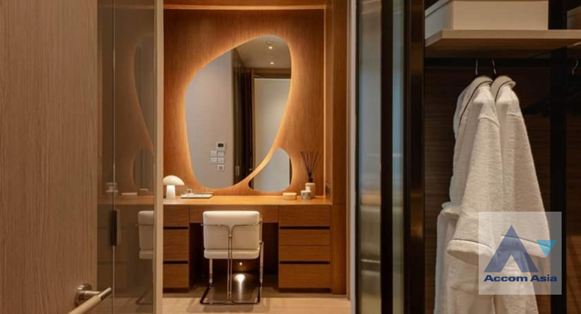 unitFully Furnished, Pet friendly |  1 Bedroom  Condominium For Sale in Ploenchit, Bangkok  near BTS Chitlom (AA38874)
