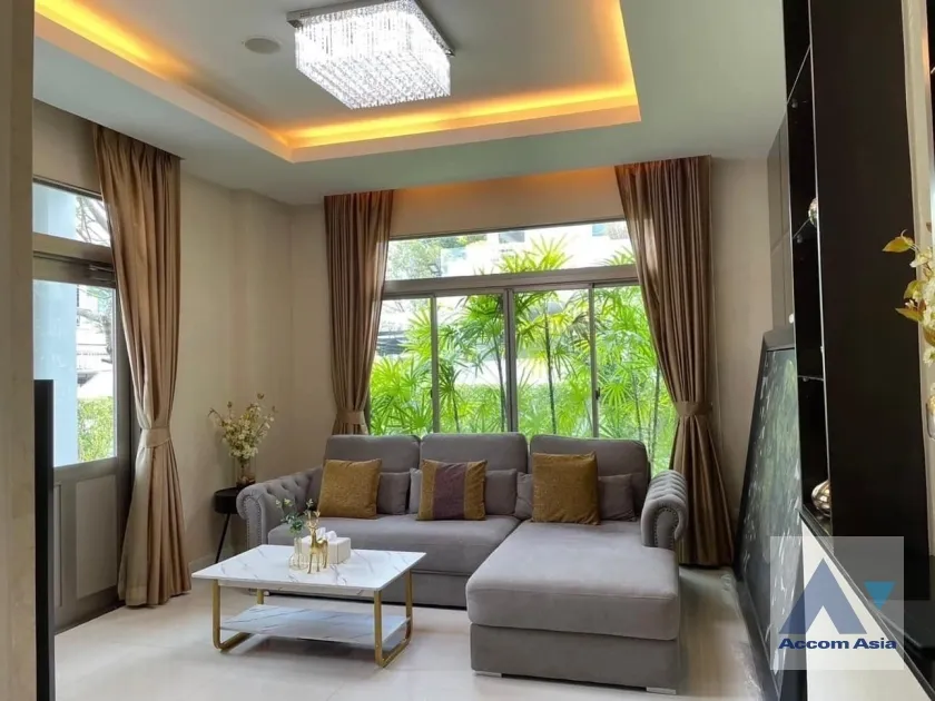 unit 3 Bedrooms  House For Sale in Latkrabang, Bangkok  near ARL Ban Thap Chang (AA38879)