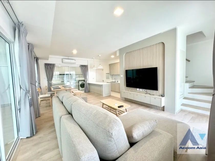 unit 3 Bedrooms  Townhouse For Rent & Sale in Pattanakarn, Bangkok  near BTS Udomsuk (AA38887)
