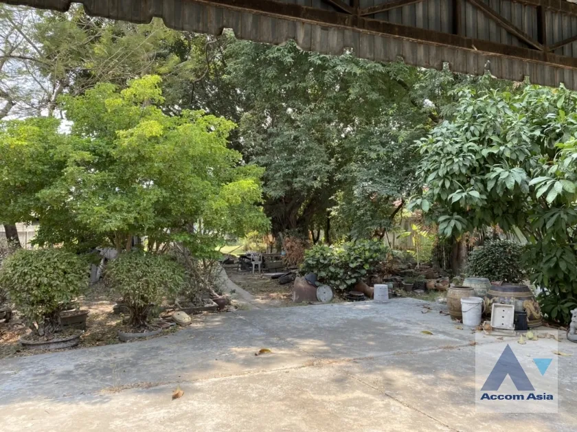 unit Land For Sale in Sukhumvit, Bangkok  near BTS Punnawithi (AA38894)