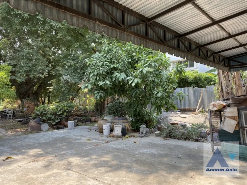 unit Land For Sale in Sukhumvit, Bangkok  near BTS Punnawithi (AA38894)