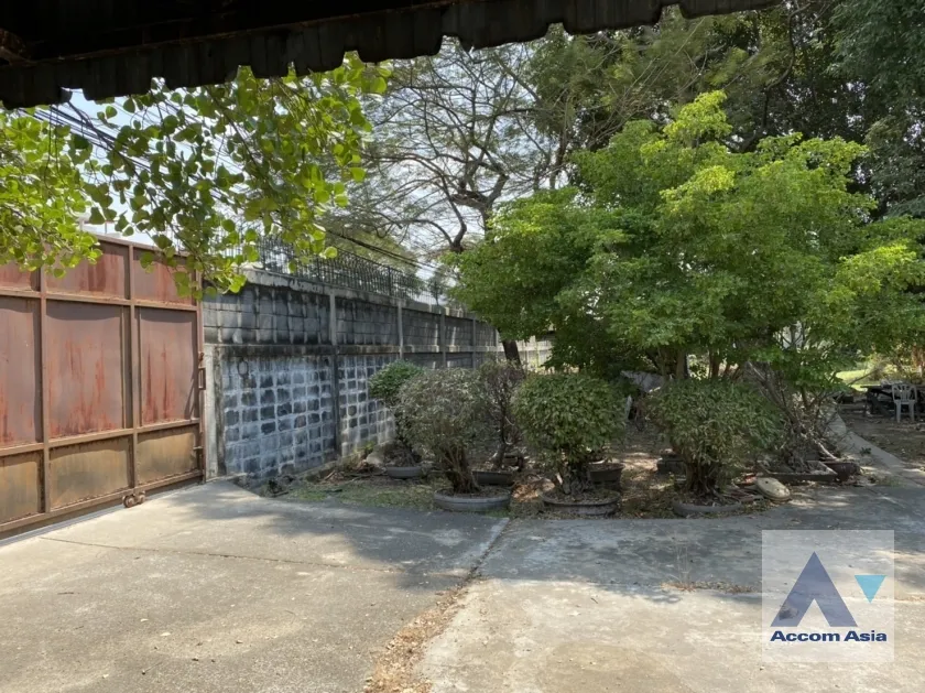 unit Land For Sale in Sukhumvit, Bangkok  near BTS Punnawithi (AA38894)