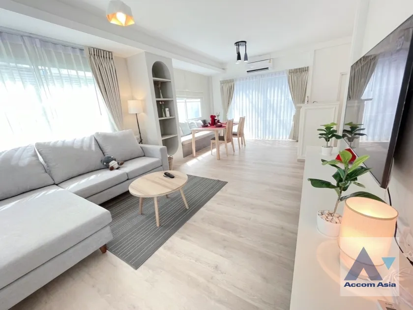 unit 3 Bedrooms  Townhouse For Rent in Pattanakarn, Bangkok  near BTS Udomsuk (AA38898)