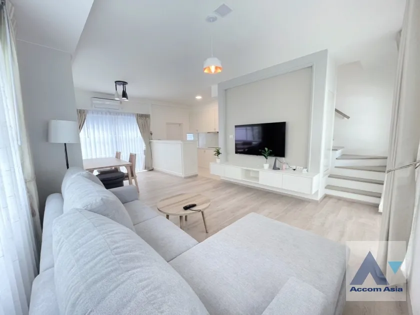 unit 3 Bedrooms  Townhouse For Rent in Pattanakarn, Bangkok  near BTS Udomsuk (AA38898)