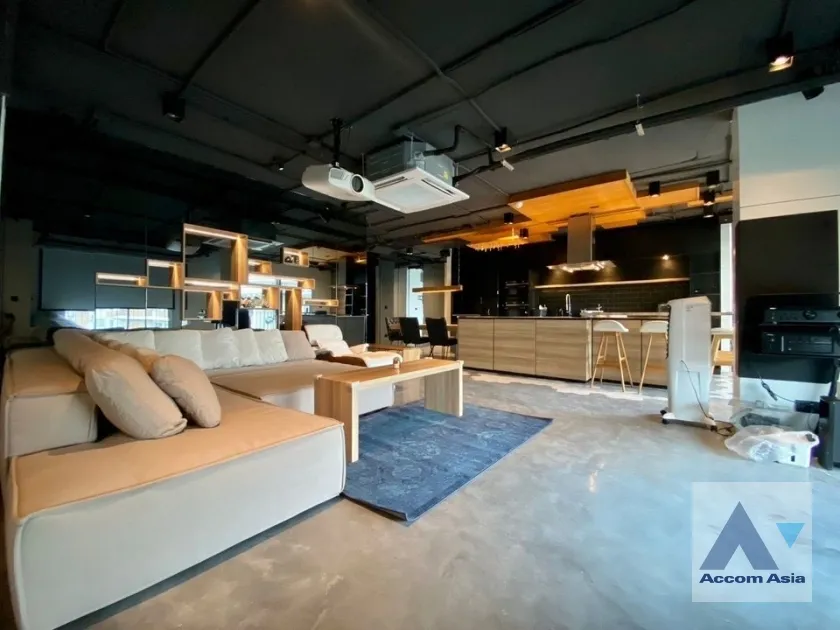 unit 3 Bedrooms  Condominium For Sale in Sukhumvit, Bangkok  near BTS Thong Lo (AA38937)