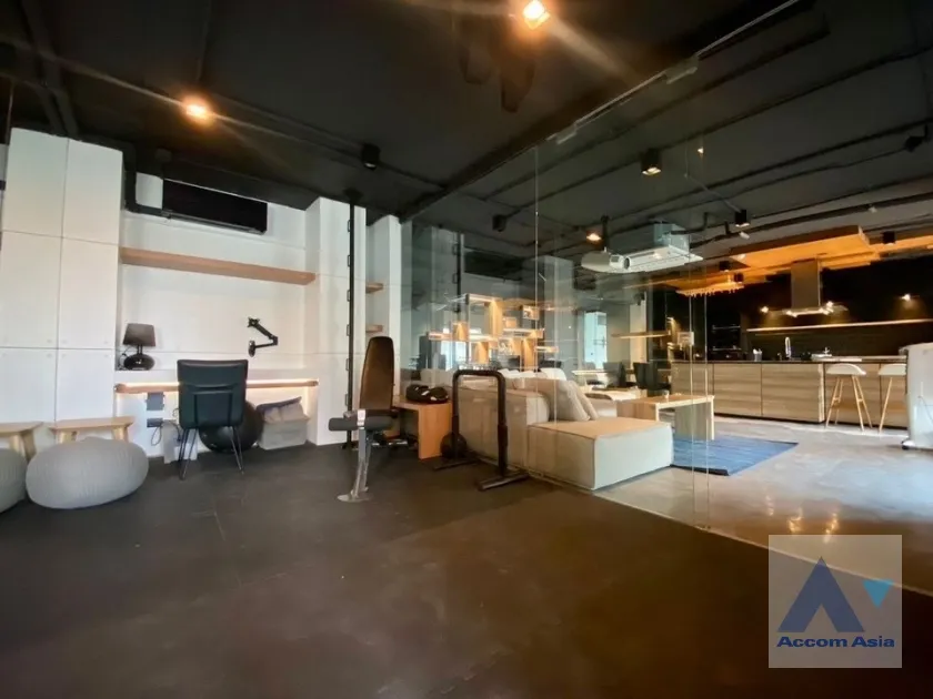 unit 3 Bedrooms  Condominium For Sale in Sukhumvit, Bangkok  near BTS Thong Lo (AA38937)