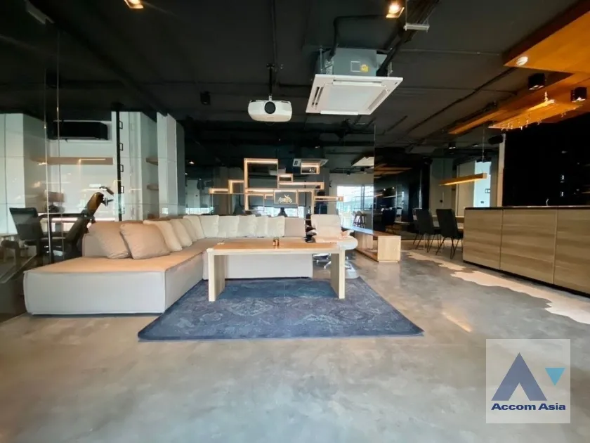 unit 3 Bedrooms  Condominium For Sale in Sukhumvit, Bangkok  near BTS Thong Lo (AA38937)