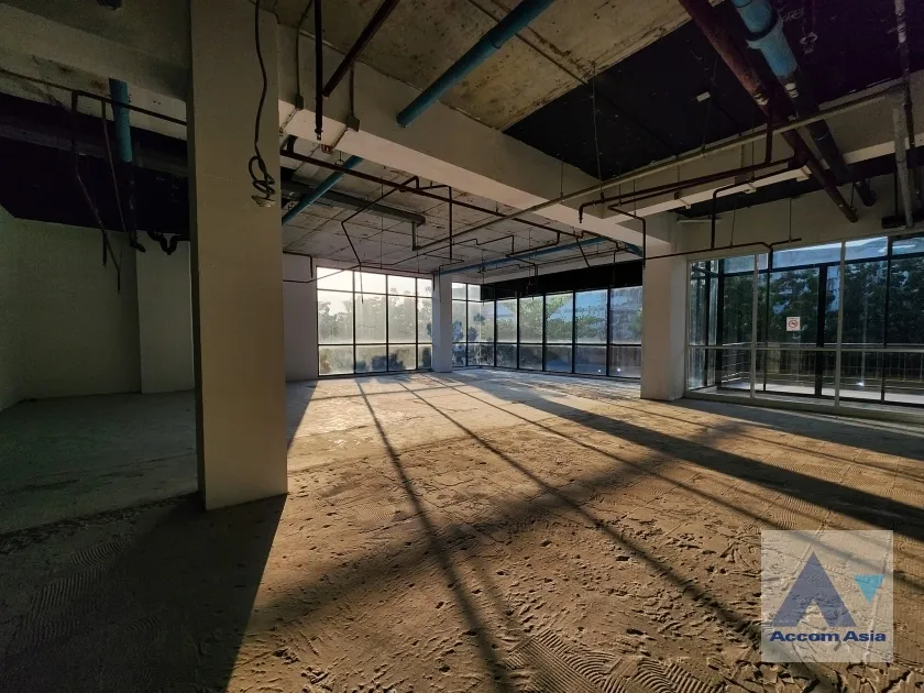 unit Retail / showroom For Rent in Sathorn, Bangkok  near BTS Surasak (AA38983)