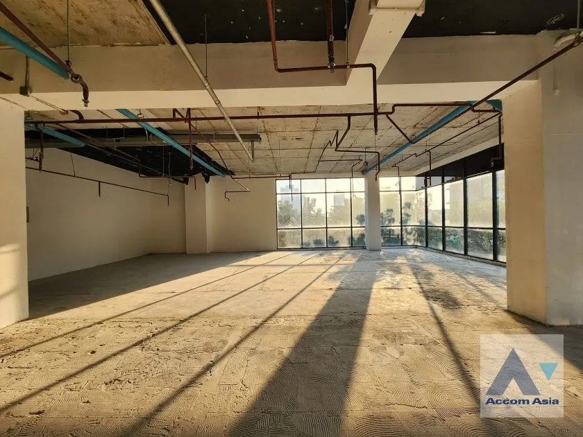 unit Retail / showroom For Rent in Sathorn, Bangkok  near BTS Surasak (AA38983)