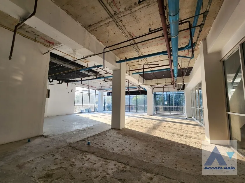 unit Retail / showroom For Rent in Sathorn, Bangkok  near BTS Surasak (AA38983)