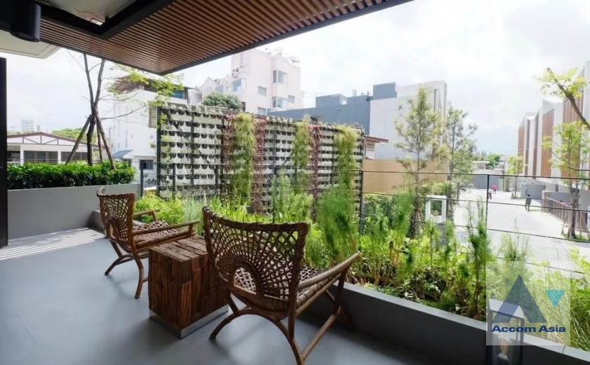 Pet friendly house for rent in Sukhumvit, Bangkok Code AA38987