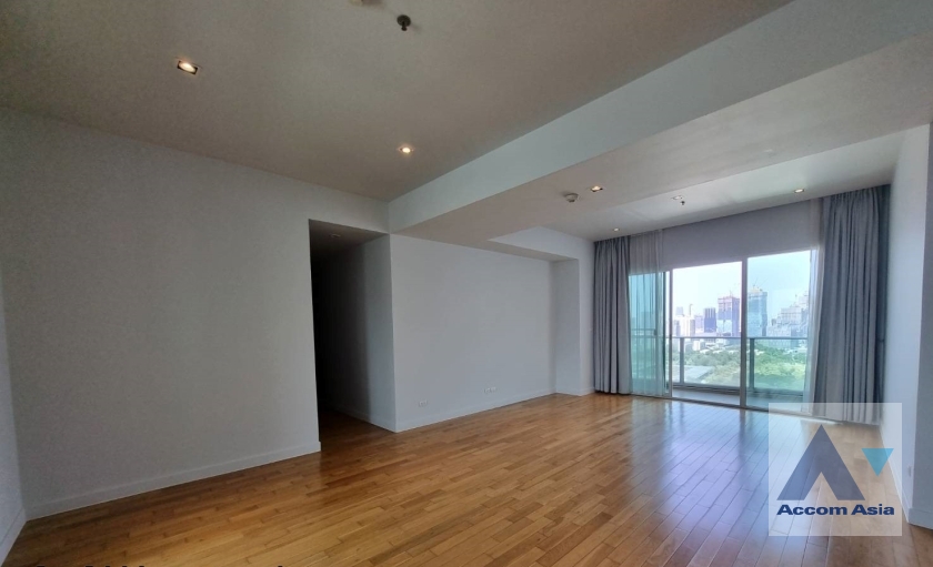 unitFully Furnished, Lake View, Big Balcony |  3 Bedrooms  Condominium For Rent in Sukhumvit, Bangkok  near MRT Sukhumvit - BTS Asok (AA38989)