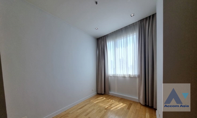 unitFully Furnished, Lake View, Big Balcony |  3 Bedrooms  Condominium For Rent in Sukhumvit, Bangkok  near MRT Sukhumvit - BTS Asok (AA38989)