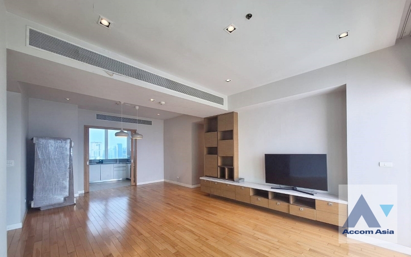 unitLake View, Big Balcony |  3 Bedrooms  Condominium For Rent in Sukhumvit, Bangkok  near MRT Sukhumvit - BTS Asok (AA38990)