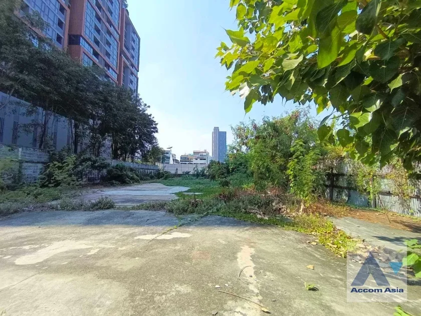 unit Land For Rent in Sukhumvit, Bangkok  near BTS Ekkamai - BTS Thong Lo (AA38991)