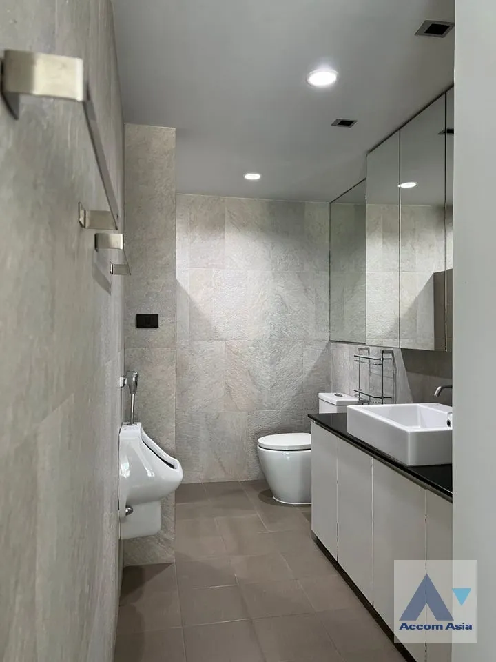 unit 2 Bedrooms  Condominium For Rent in Rama 3, Bangkok  near BTS Saphan Taksin (AA38993)