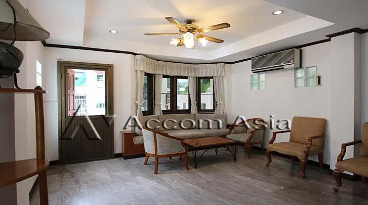 unitPet friendly |  2 Bedrooms  House For Rent in Ploenchit, Bangkok  near BTS Ploenchit (95322)
