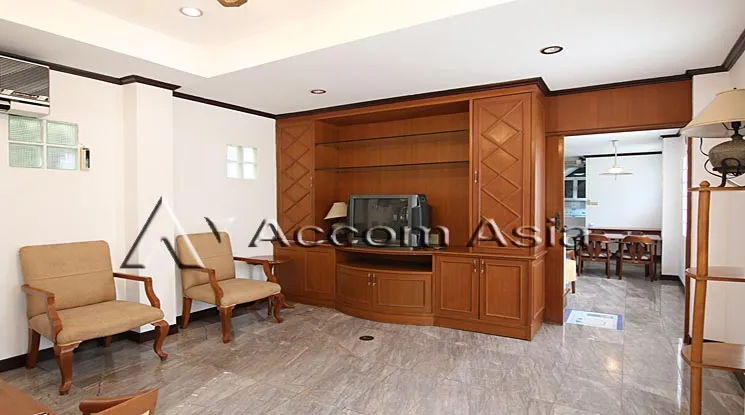 unitPet friendly |  2 Bedrooms  House For Rent in Ploenchit, Bangkok  near BTS Ploenchit (95322)