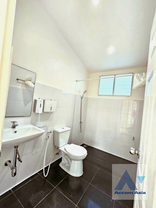 10  3 br House For Rent in Lat Phrao ,Bangkok  AA39011