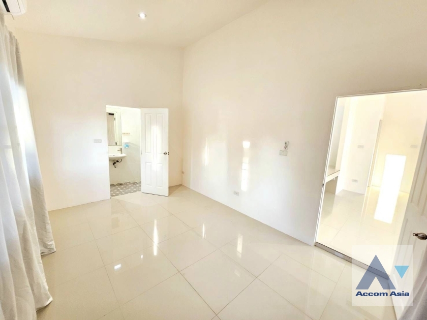 8  3 br House For Rent in Lat Phrao ,Bangkok  AA39011